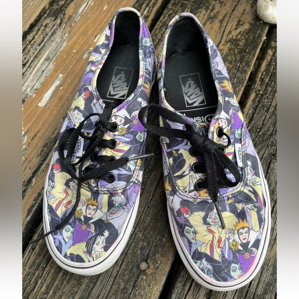 Vans Disney Villains Snow White Evil Queen Stepmother 7.5 Off The Wall Sneakers